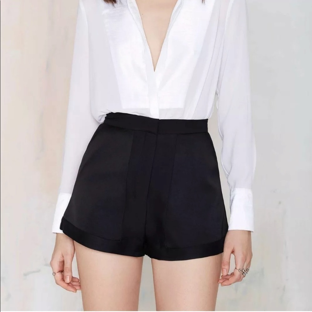 Nasty Gal Cameo Black High-Waisted Short Size M